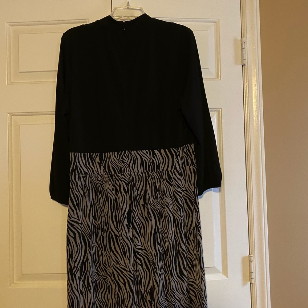 Ladies black and gray long sleeve knee length dress